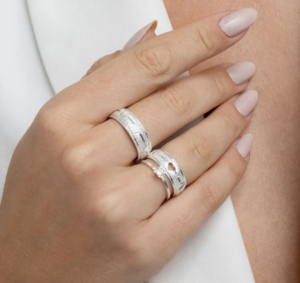 É Possível Fazer Manutenção em Aliança de Prata com Friso sem Estragar o Desenho?